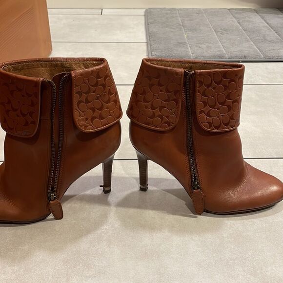 Coach woman’s high heeled booties - Picture 16 of 16